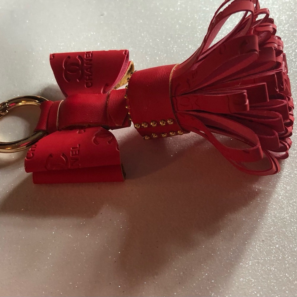 Red bow & Tassel Keychain - Picture 2 of 5